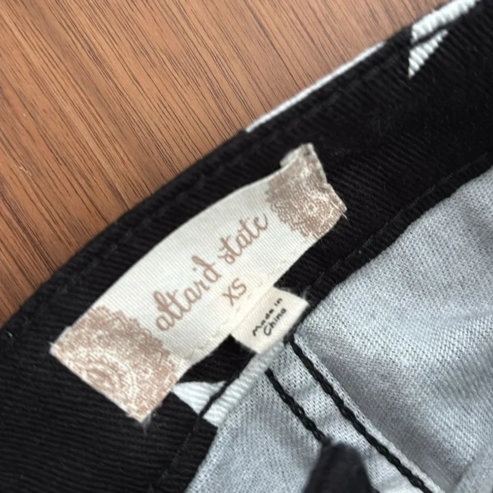 ALTAR’D STATE STARRY HIGH RISE FLARE JEANS - Picture 8 of 10